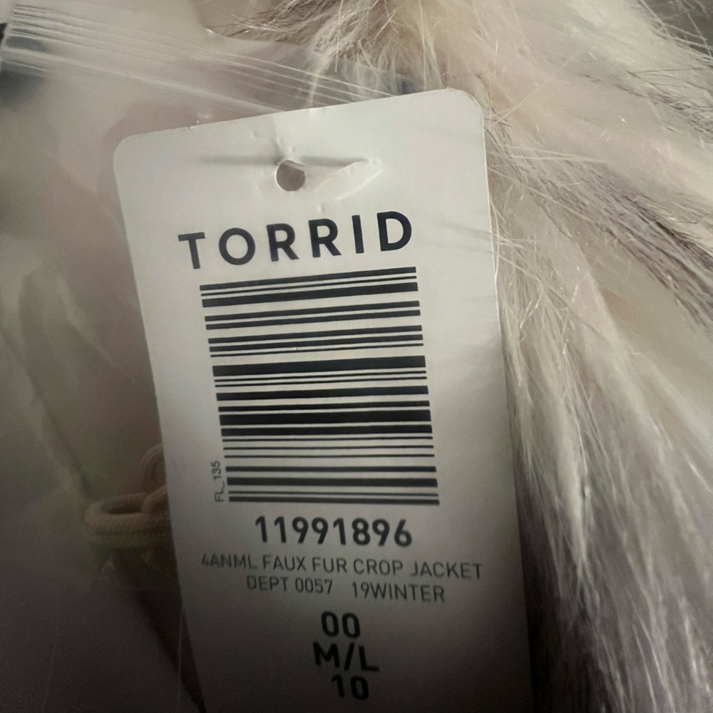 Torrid crop faux fur jacket - Picture 3 of 3